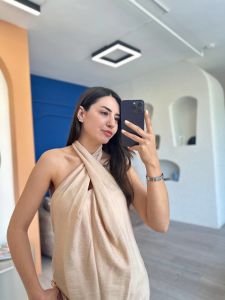 Çapraz Boyun Detaylı Krem Uzun Elbise
