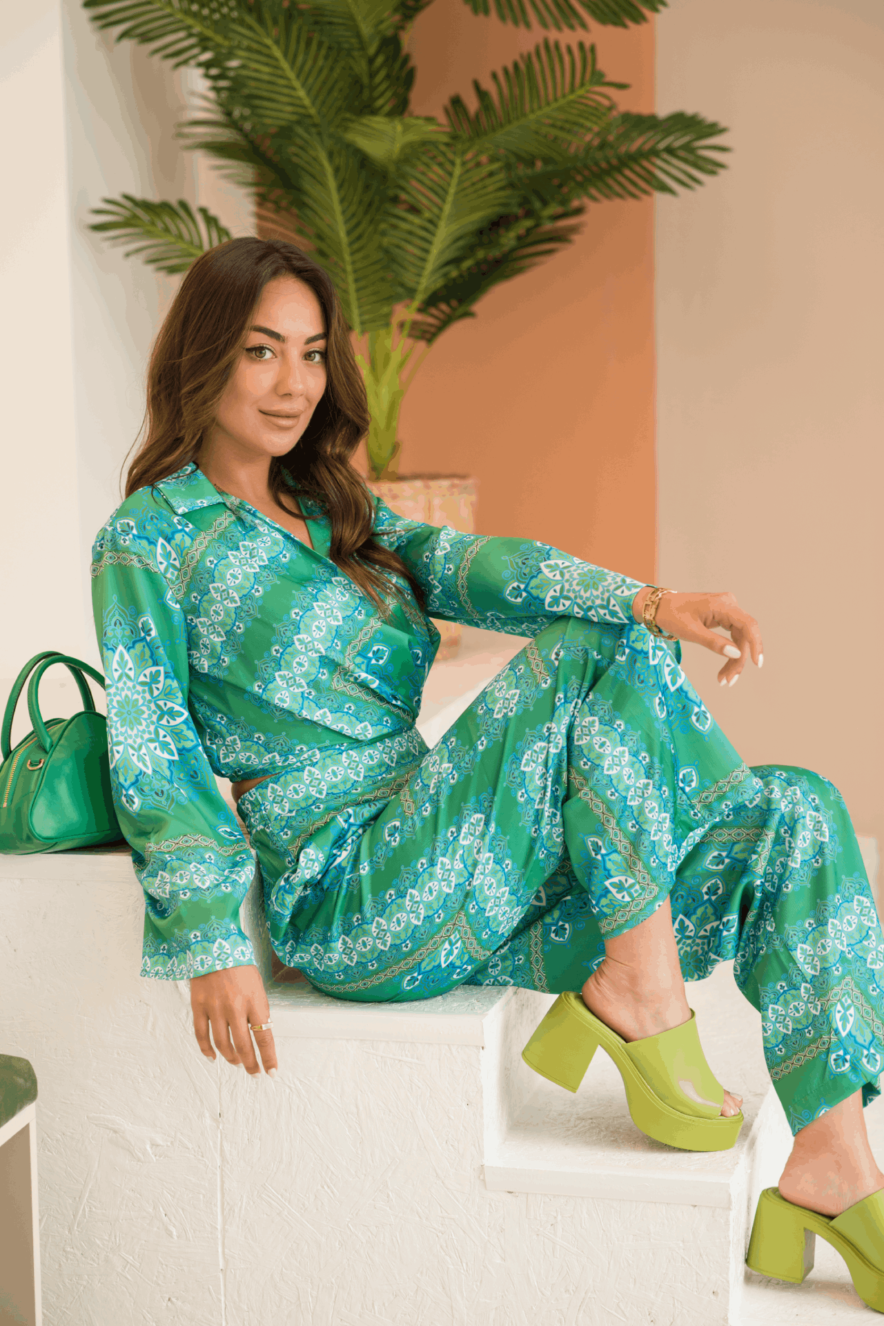 Yeşil Tok Saten Desenli Crop Bluz Pantolon Takım