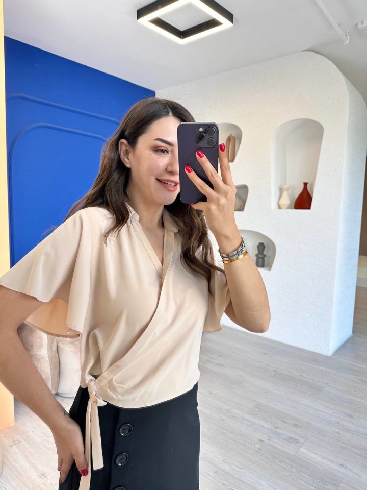Krem Şifon Kruvaze Yaka Bağlamalı Gömlek