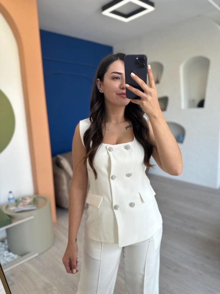 Beyaz Taş Düğme Detaylı Premium Takım