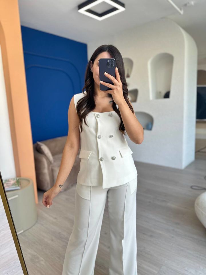 Beyaz Taş Düğme Detaylı Premium Takım