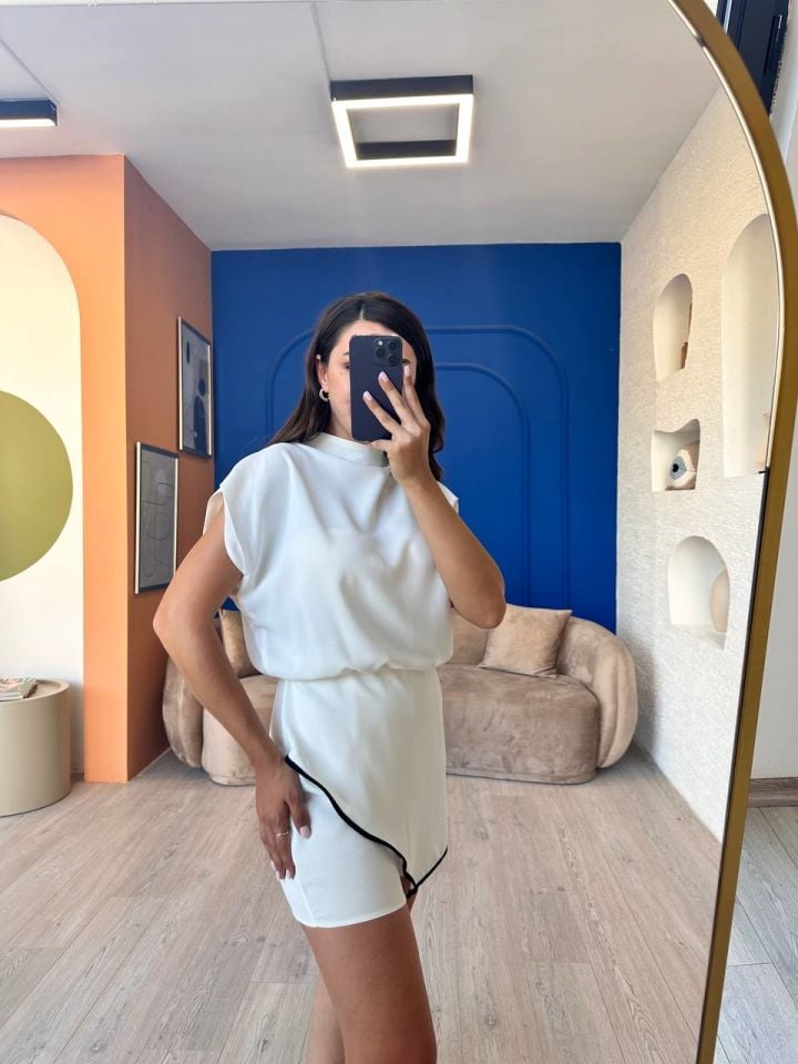 Beyaz Siyah Detaylı Şortlu Tulum