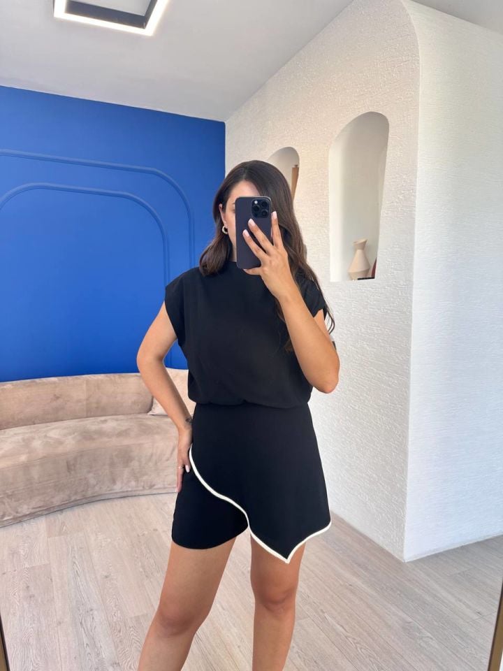 Siyah Beyaz Detaylı Şortlu Tulum