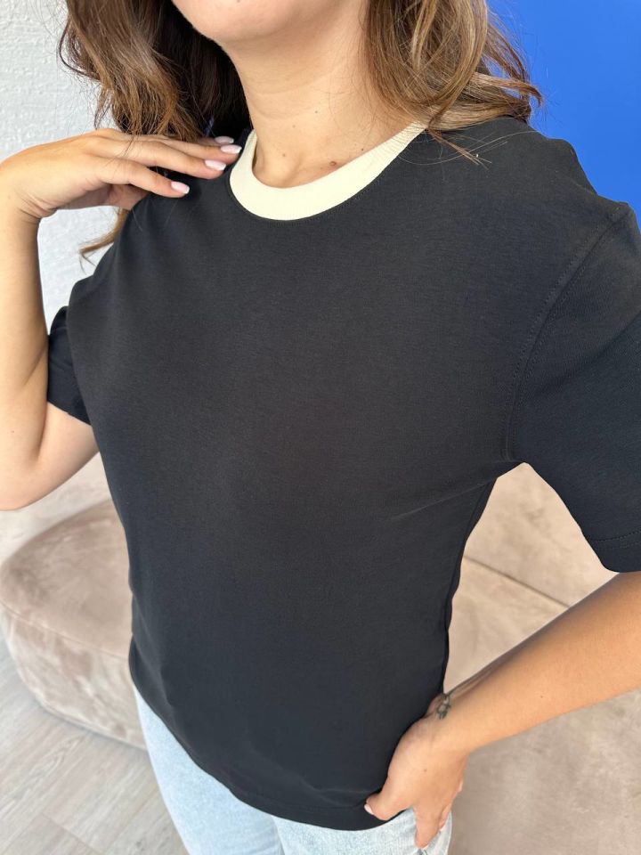 Siyah Yaka Detaylı Marka Muadili Tshirt