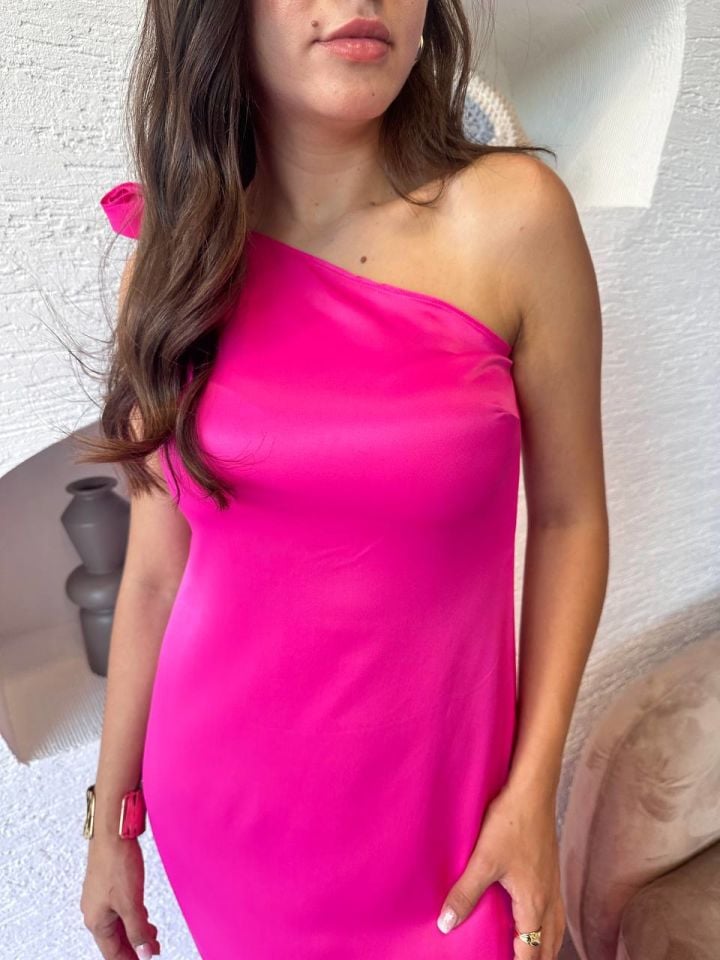 Pembe Tek Kol Detaylı Saten Elbise
