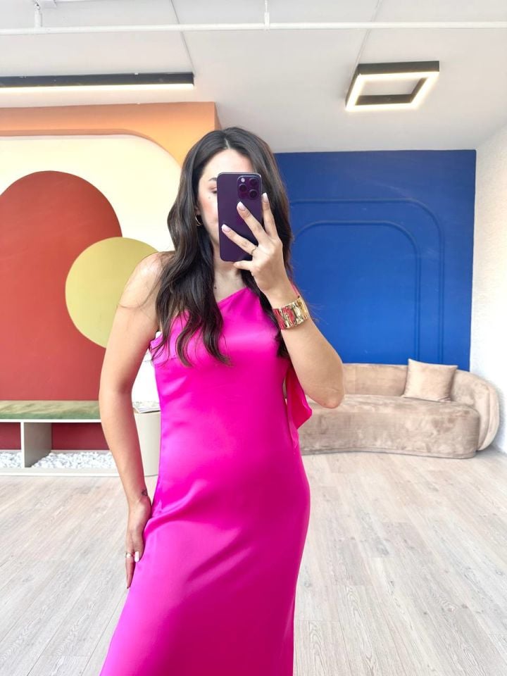 Pembe Tek Kol Detaylı Saten Elbise