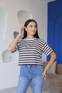 Kahve Çizgi Detaylı Marka T-Shirt