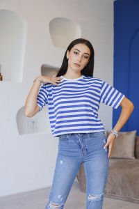 Mavi Çizgi Detaylı Marka T-Shirt