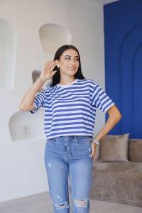 Mavi Çizgi Detaylı Marka T-Shirt