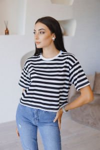 Siyah Çizgi Detaylı Marka T-Shirt
