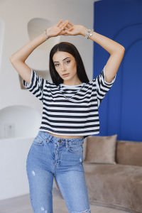 Siyah Çizgi Detaylı Marka T-Shirt